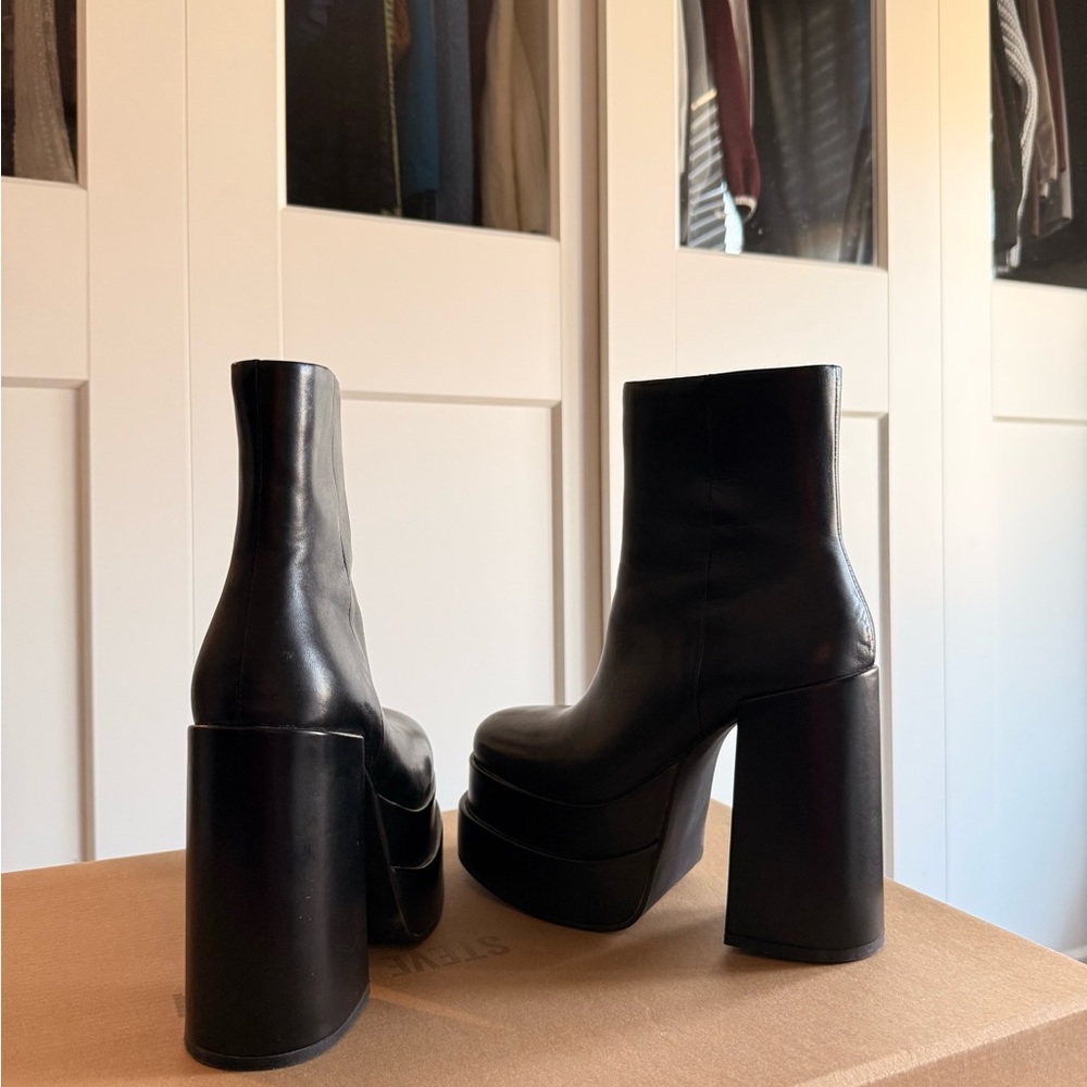 Cobra Steve Madden Platform Boots - Picture 2 of 3
